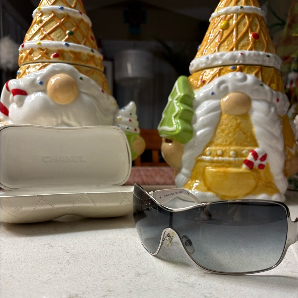 CHANEL Collection Perle White Sunglasses